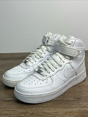 Nike Air Force 1 High LE Triple White Sneakers Youth 5.5Y / Women’s 7